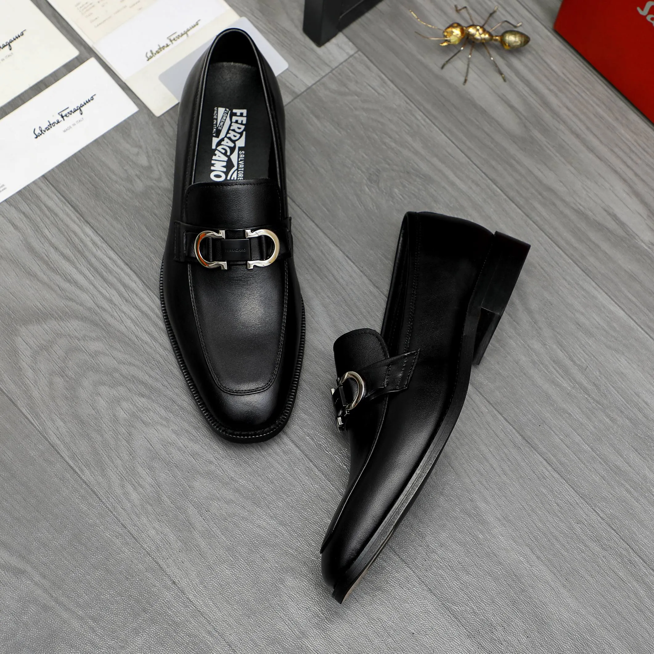 Men's shoes 💰420 Product trademark: Ferragamo " Ferragamo ] Business slip-on leather shoes Regular size: 39-45 (38.46 custom-made, non-refundable) Product materials: Selected high-quality cowhide upper, sheepskin lining, original rubber outsole